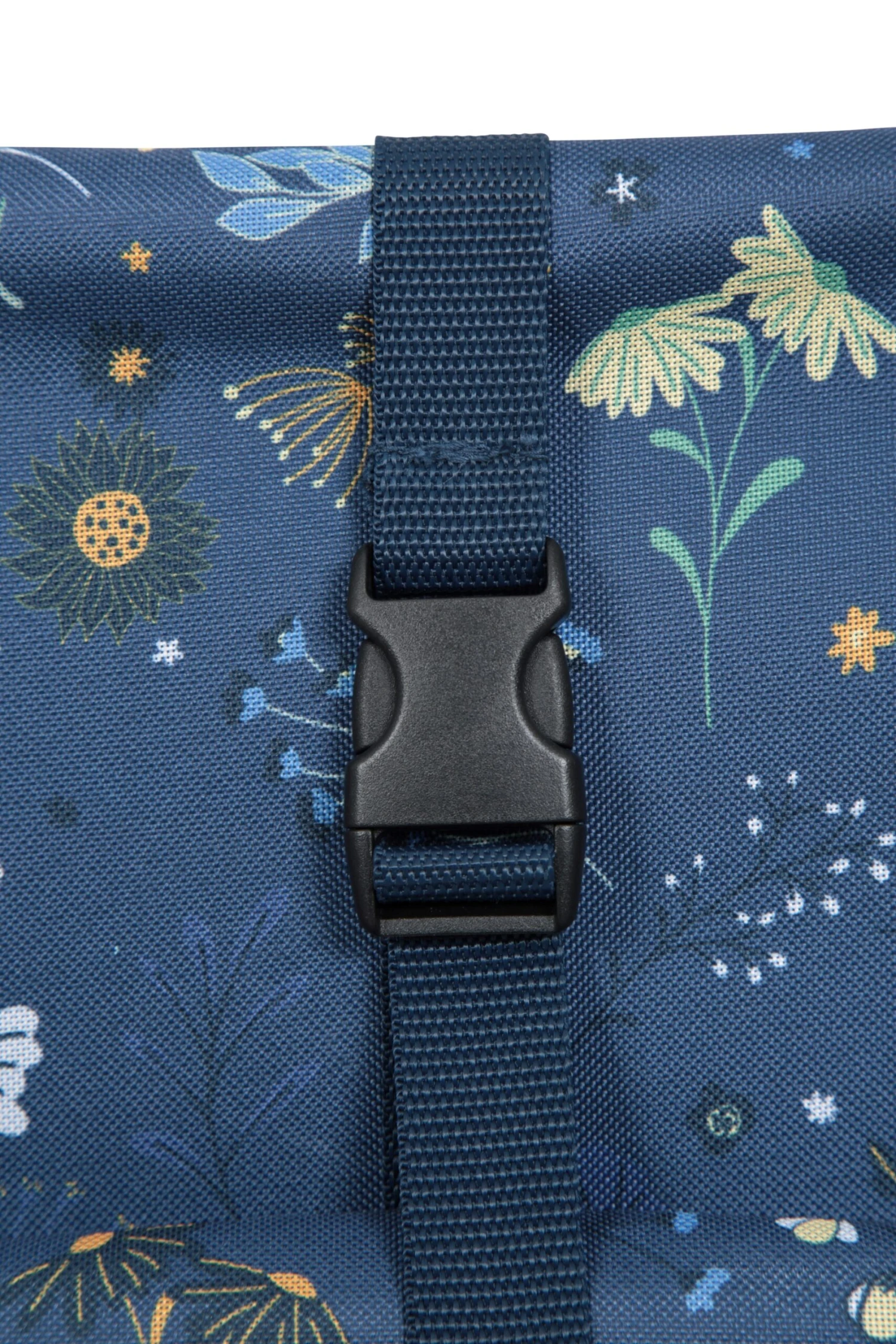 Wooden Armrest Patterned Folding Chair Mountain Warehouse Wooden Armrest Patterned Folding Chair -MOUTAIN WAREHOUSE 055318 dbl wooden armrest folding low patterned chair har ss23 05 scaled