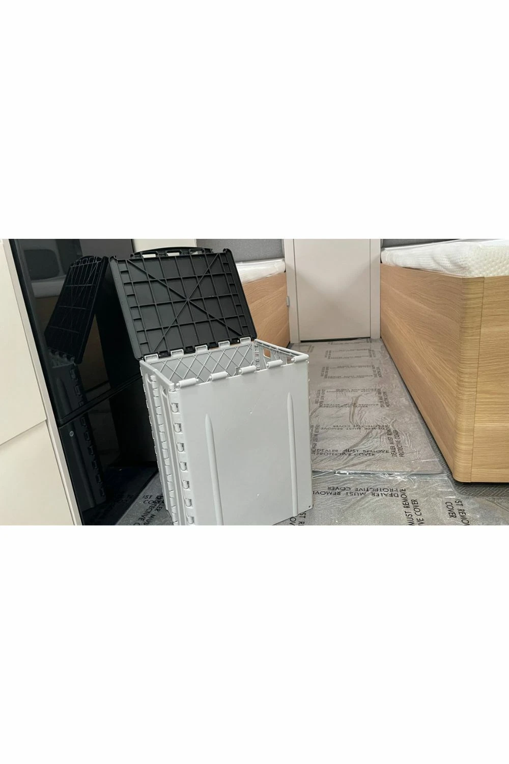 M1526F 30L Foldable Dustbin M1526F 30L Foldable Dustbin -MOUTAIN WAREHOUSE m1526f 001 30lfoldabledustbin20241101105116 3