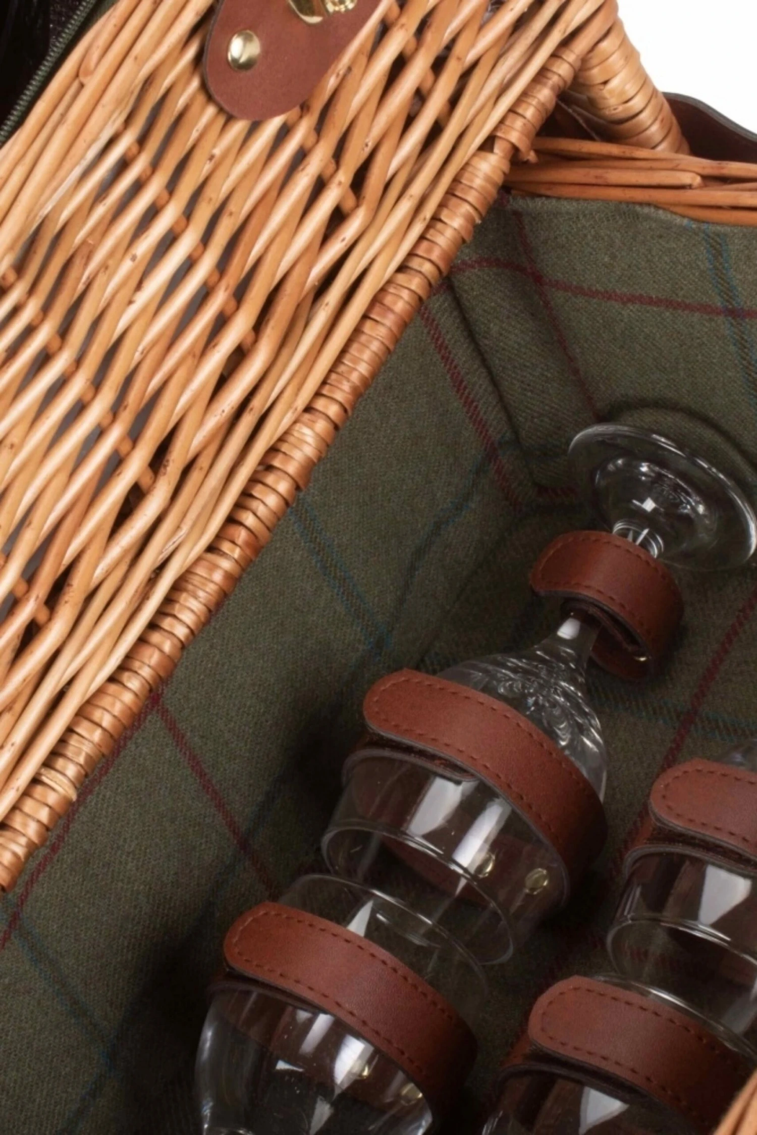 M81F33 4 Person Fitted Picnic Basket With Drawers M81F33 4 Person Fitted Picnic Basket With Drawers -MOUTAIN WAREHOUSE m81f33 001 4personfittedpicnicbasketwithdrawers20230629035127 5 scaled