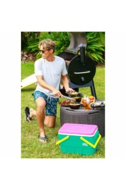 Igloo M962C6 Retro 25QT Picnic Cooler 9 Igloo M962C6 Retro 25QT Picnic Cooler -MOUTAIN WAREHOUSE m962c6 001 retro25qtpicniccooler20250616103607 8