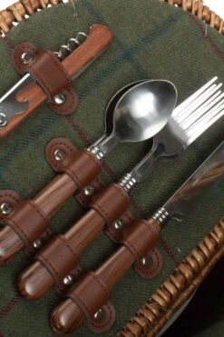 MBF17F Oval Double Steamed 2 Person Fitted Picnic Basket 5 MBF17F Oval Double Steamed 2 Person Fitted Picnic Basket -MOUTAIN WAREHOUSE mbf17f 001 ovaldoublesteamed2personfittedpicnicbasket20230629035114 4