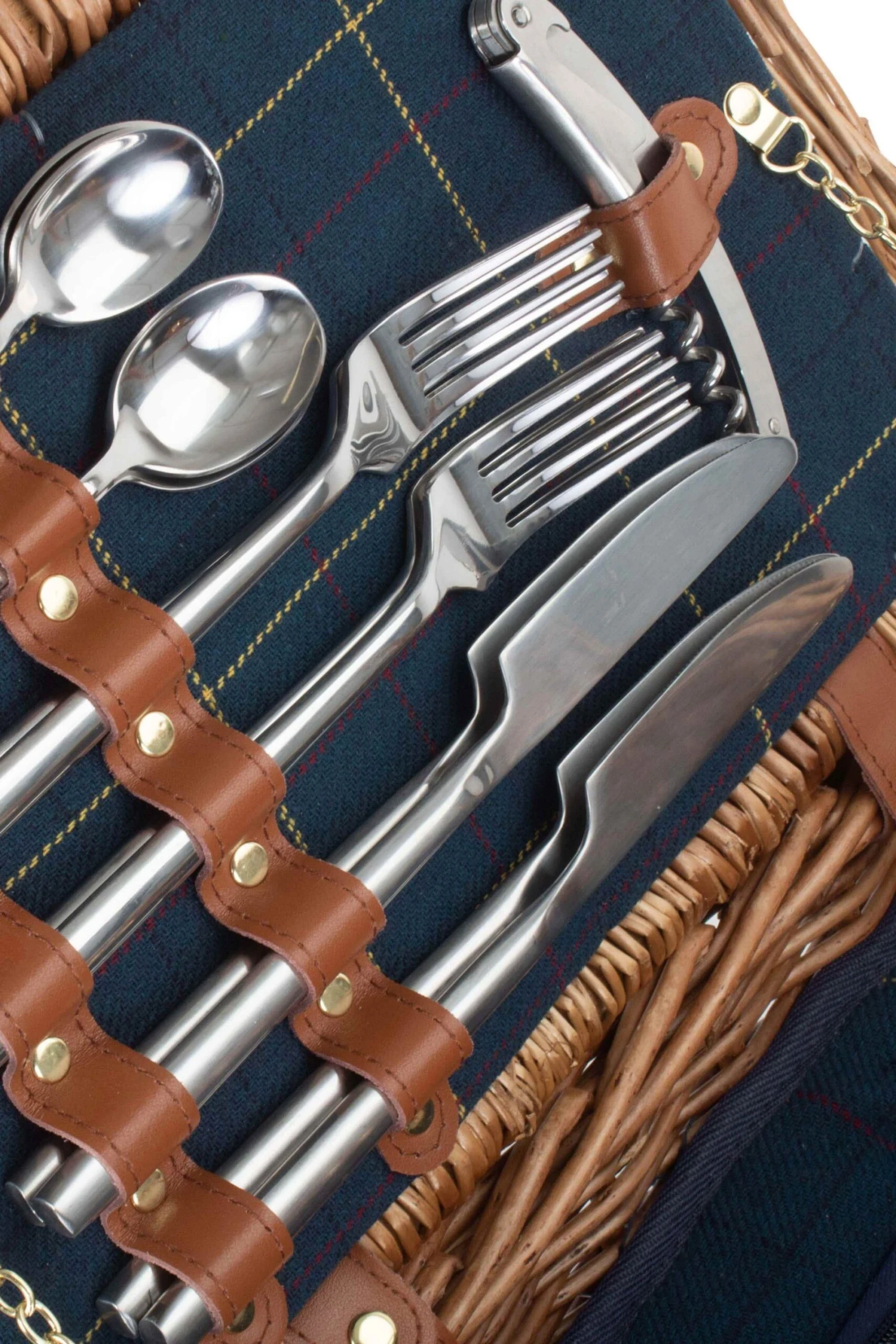 MD0F95 Elegant 4 Person Blue Tweed Fitted Picnic Basket MD0F95 Elegant 4 Person Blue Tweed Fitted Picnic Basket -MOUTAIN WAREHOUSE md0f95 001 elegant4personbluetweedfittedpicnicbasket20230629035130 3 scaled