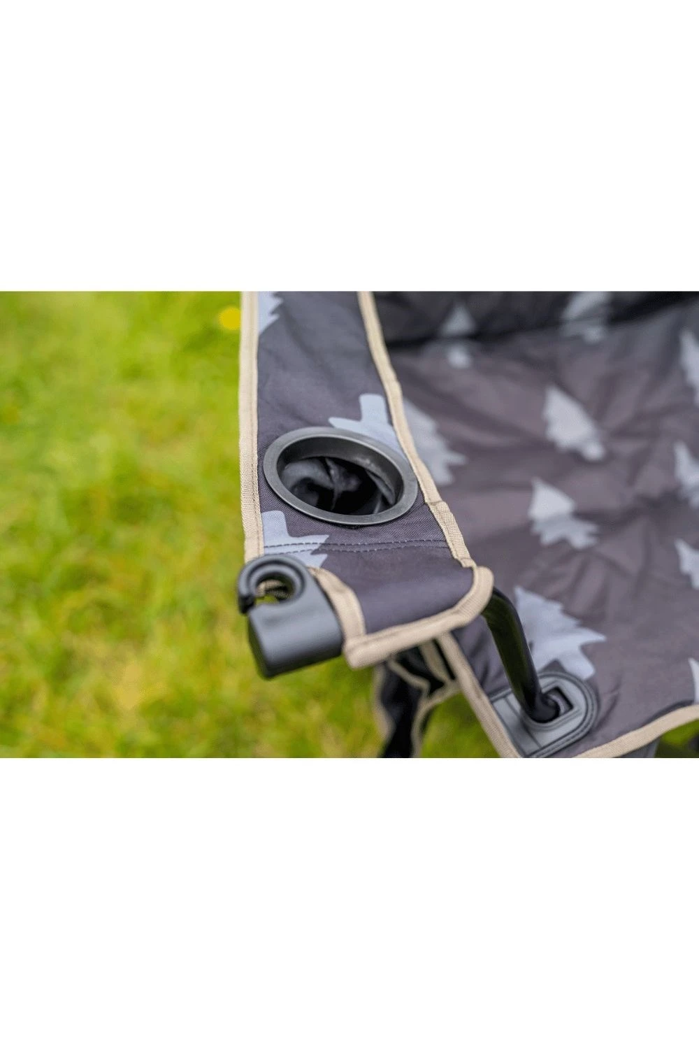 MDE908 Henwick Patterned Padded Folding Camping Chair Lim MDE908 Henwick Patterned Padded Folding Camping Chair Lim -MOUTAIN WAREHOUSE mde908 001 henwickpatternedpaddedfoldingcampingchairlim20250313062111 3